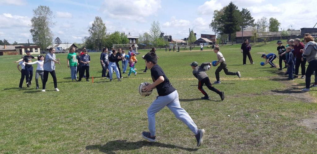 2 июня в пришкольном лагере «Территория лета» прошли спортивные соревнования «Веселые старты».